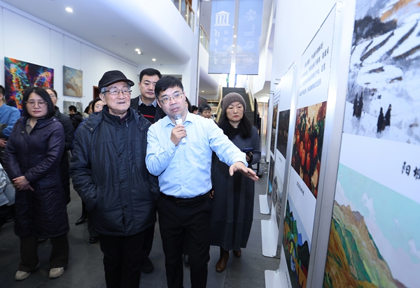 清华大学举办“人机共生”画展 探索AI艺术创作新范式