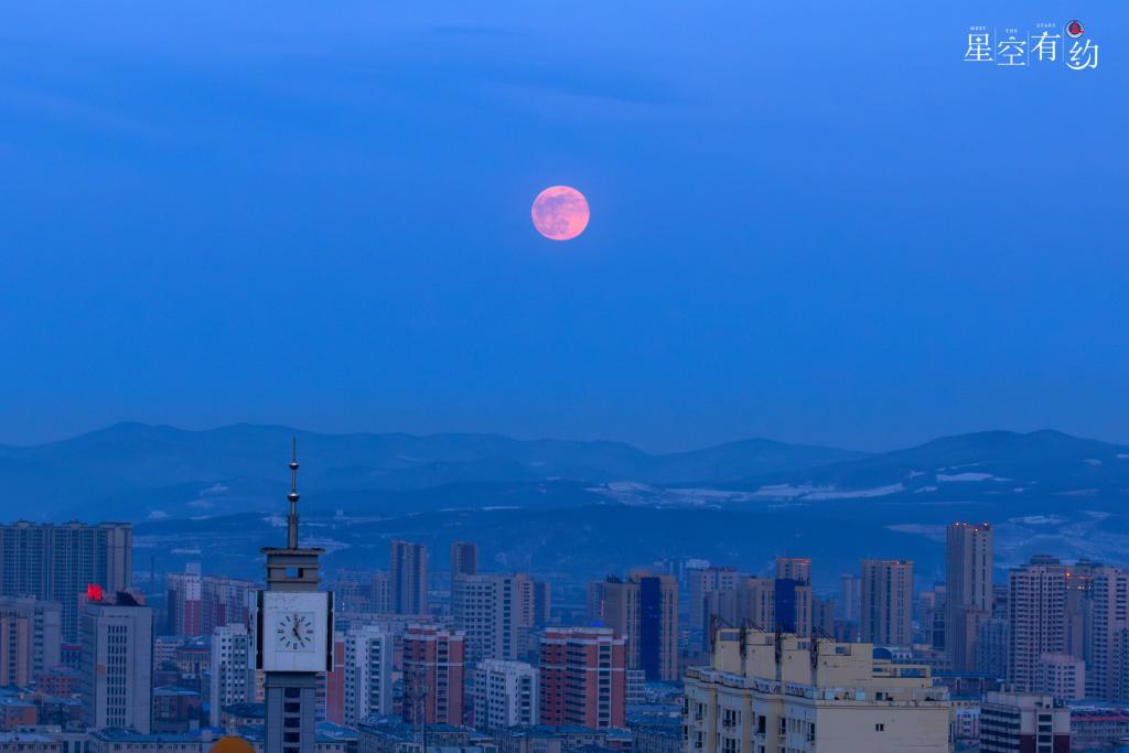 赏月正当时：蛇年元宵节“十五的月亮十五圆”