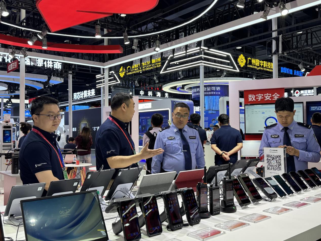 第十二届中国国际警用装备博览会│中科鸿略携近百款开源鸿蒙警用设备亮相