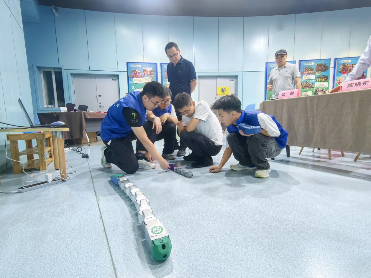 “科学少年——仿生机器人DIY工作坊”成功举办