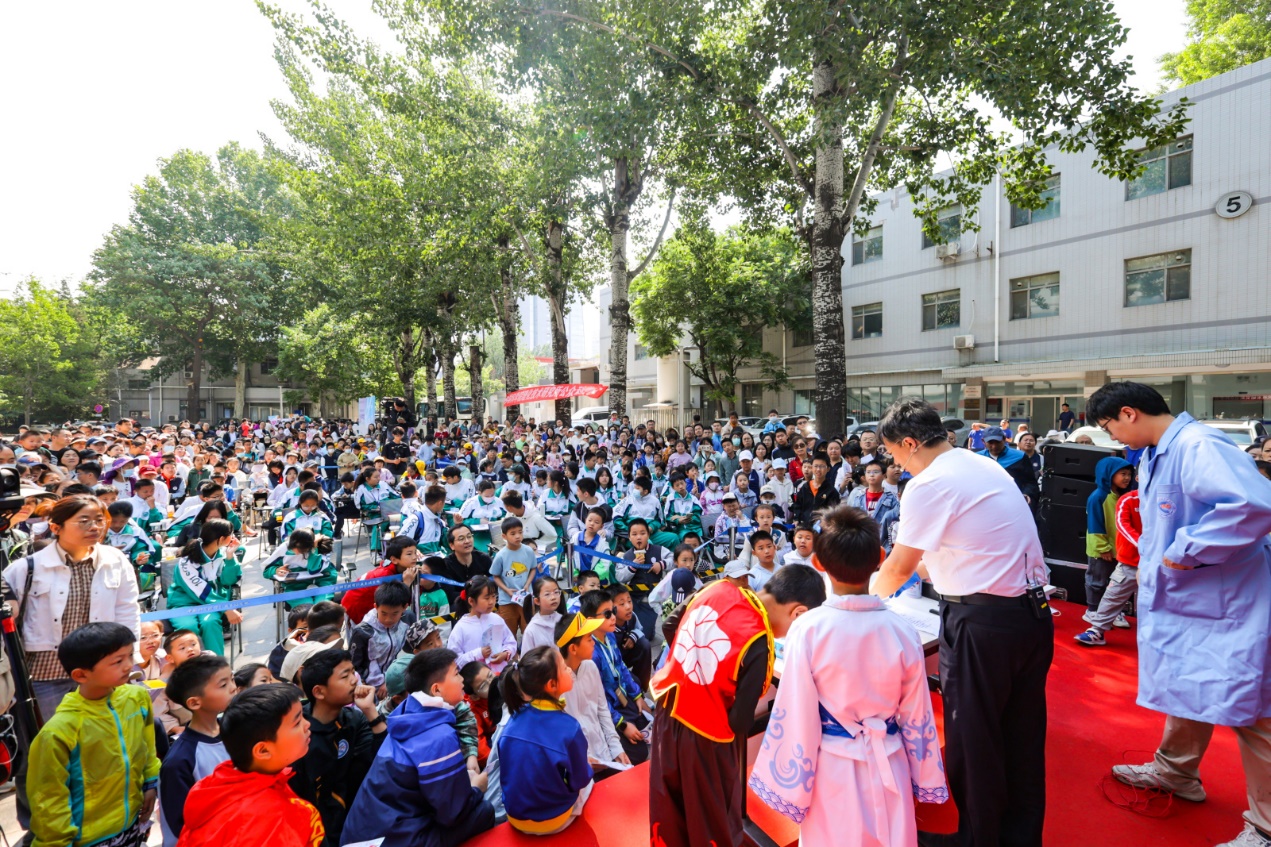“理化嗨剧场”“魔术一条街”……理化所公众科学日来了