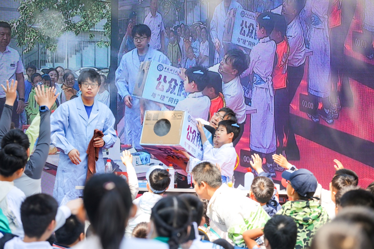 “理化嗨剧场”“魔术一条街”……理化所公众科学日来了