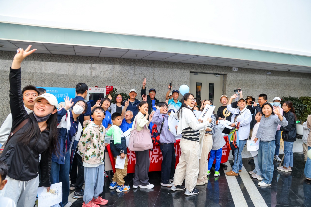 “理化嗨剧场”“魔术一条街”……理化所公众科学日来了
