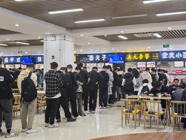 “小食堂”撬动“大育人”