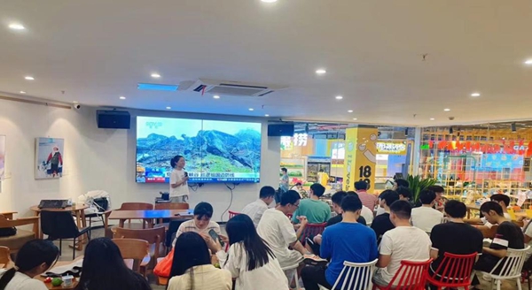 “小食堂”撬动“大育人”