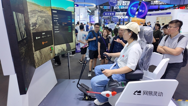 全球首个工程机械具身智能模型“灵掘”发布