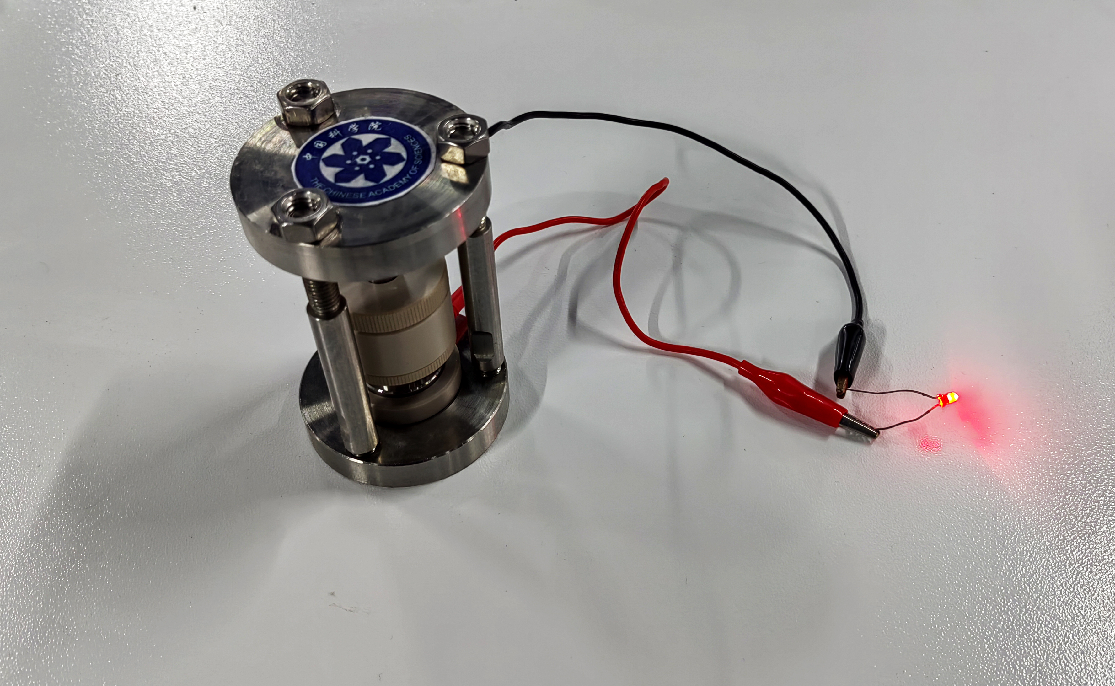 全新储能技术！我国科学家成功研发首例氢负离子原型电池