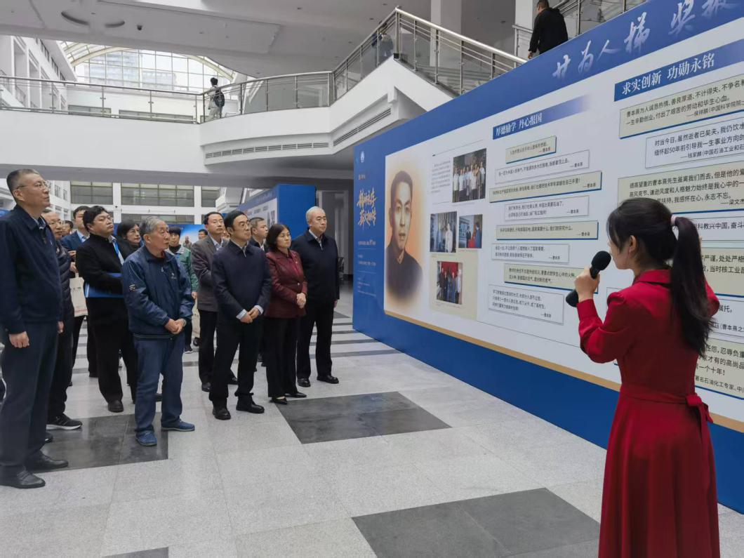 “逐光而行”2025科学家精神弘扬交流研讨活动在青岛举行