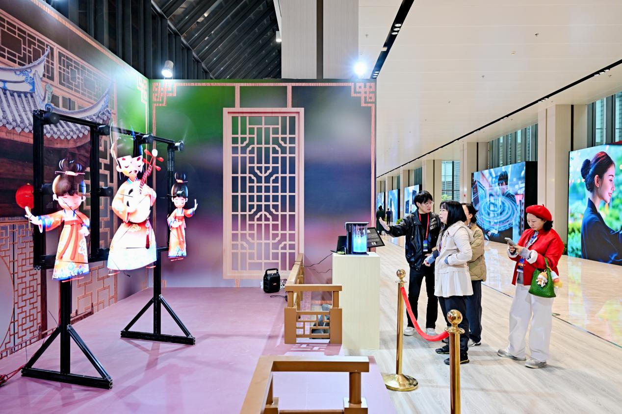 2025世界显示产业创新发展大会在成都举行