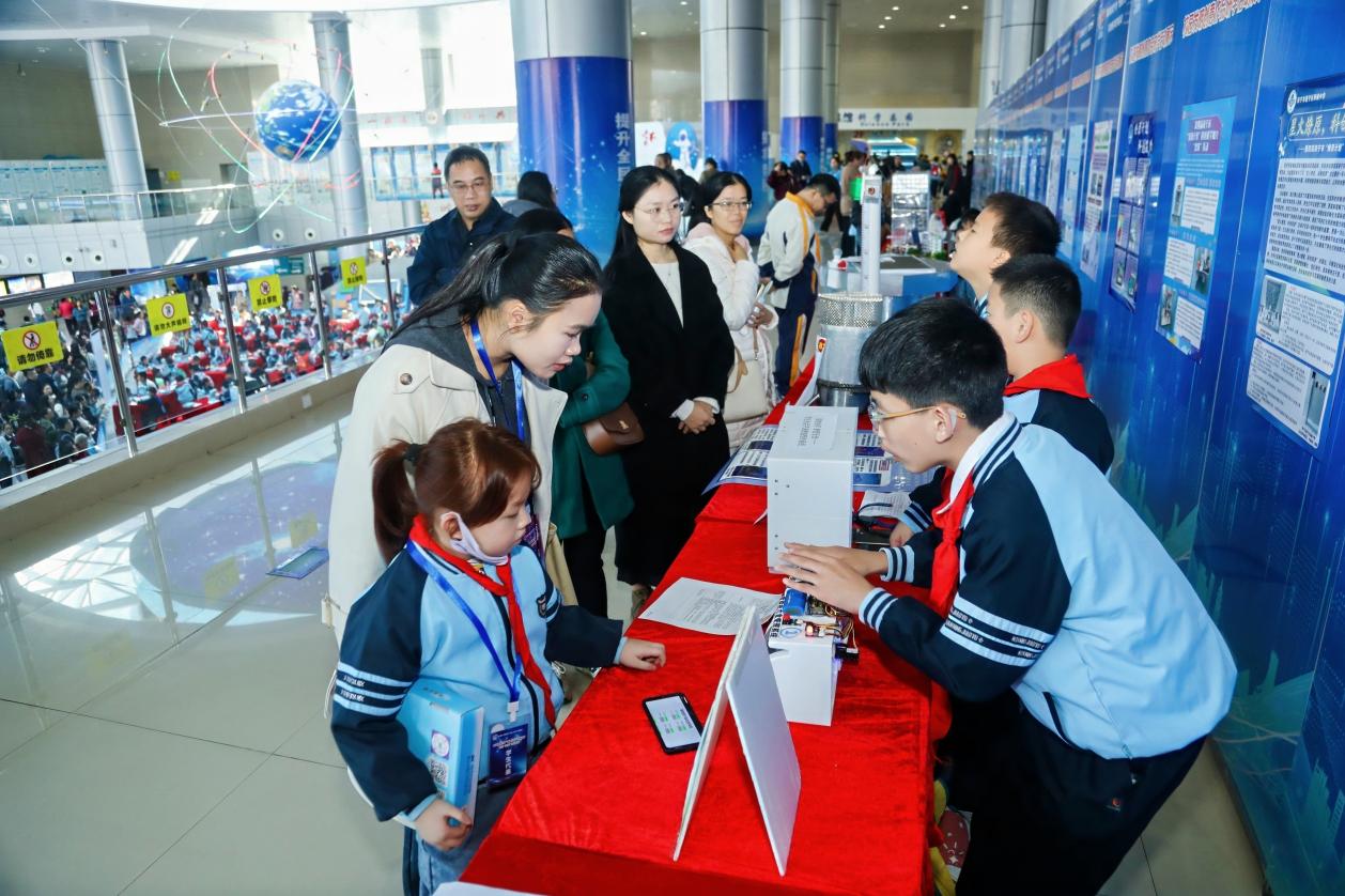 第四届南宁市“燎原计划”青少年科技创新教育成果荟暨研学活动举办