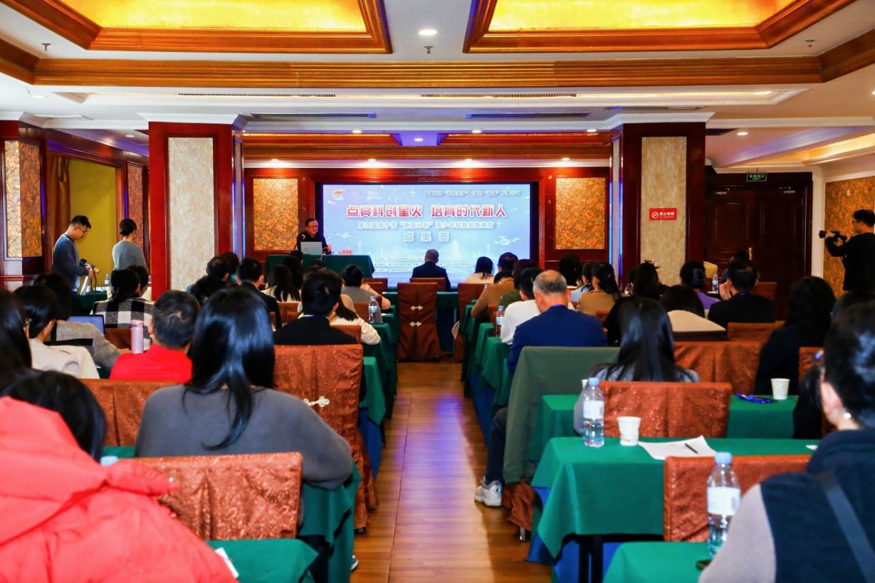 第四届南宁市“燎原计划”青少年科技创新教育成果荟暨研学活动举办