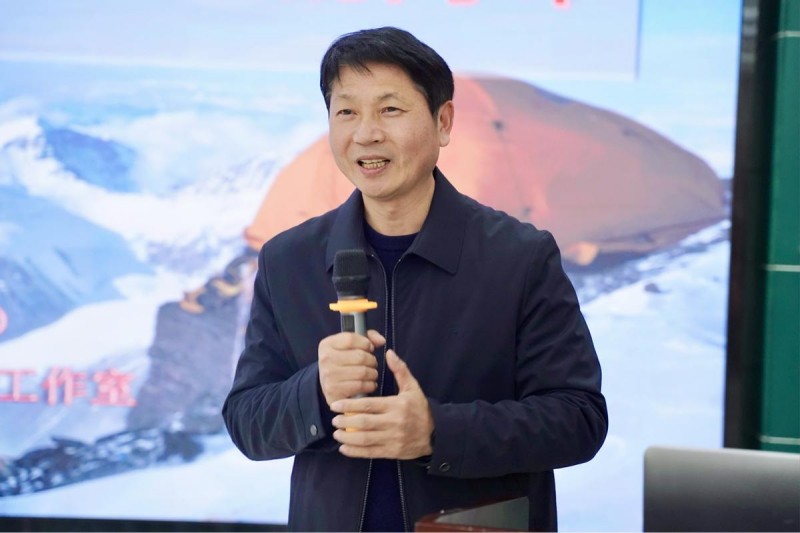 从漂流瓶到世界之巅:科学家精神的十年传承——“科学家精神”系列宣讲活动走进湖北省武昌实验小学 从漂流瓶到世界之巅:科学家精神的十年传承——“科学家精神”系列宣讲活动走进湖北省武昌实验小学