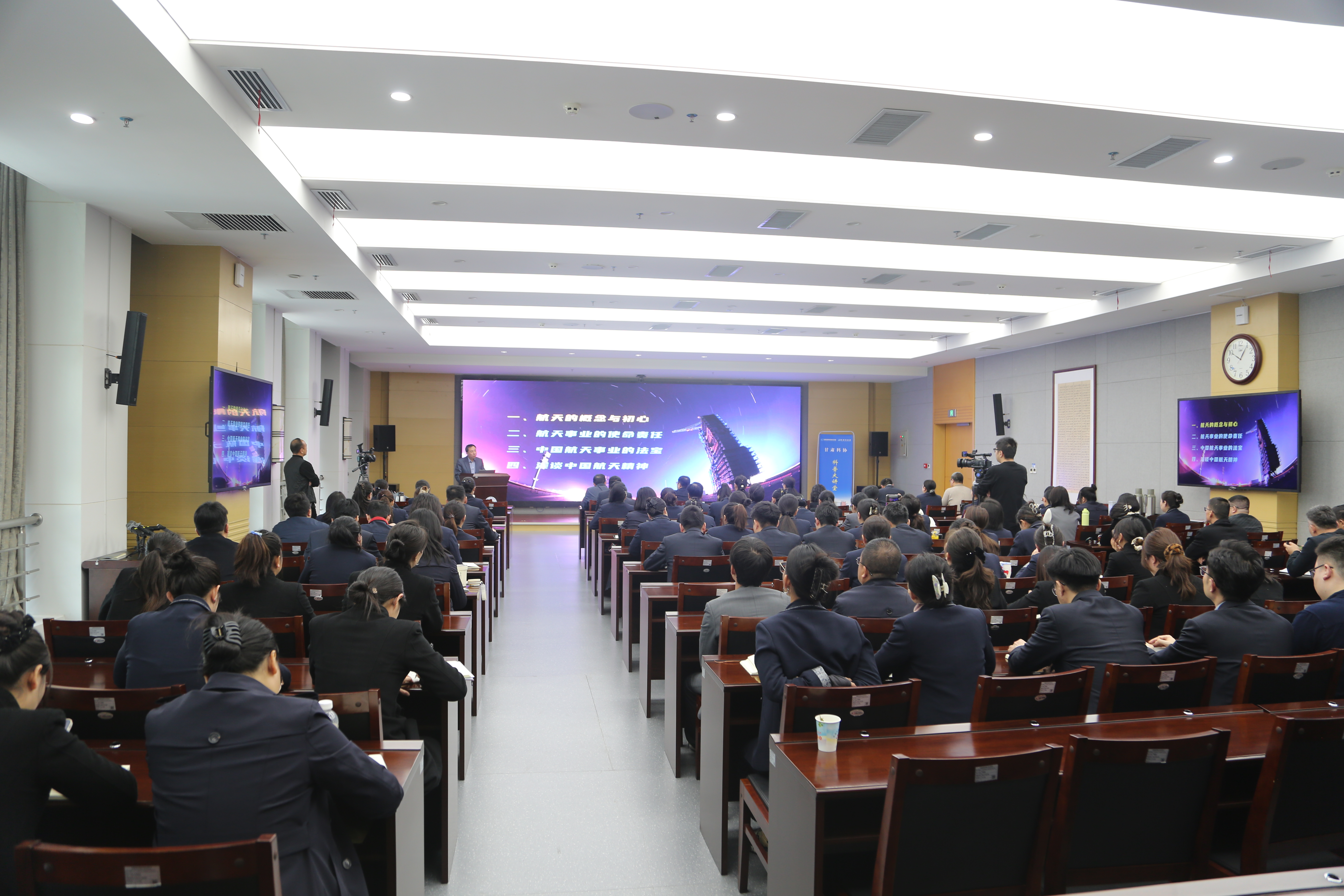 “科学家精神百场讲坛”甘肃省科协专场报告会在兰州举行