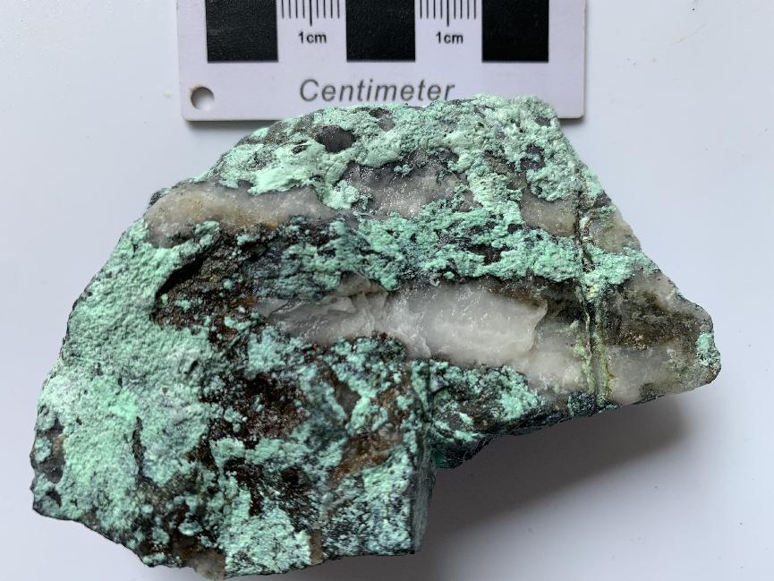 我国科研人员新发现一种镍铋新矿物—金秀矿