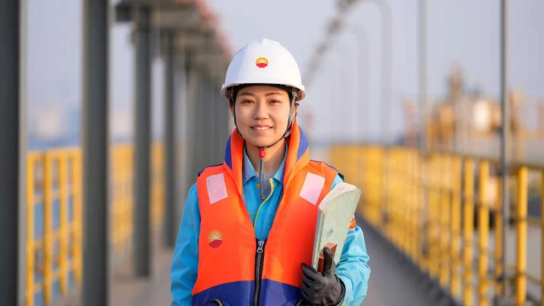 “12年海岛保供”！彭超：我们砸碎“洋拐杖”，挺起中国脊梁