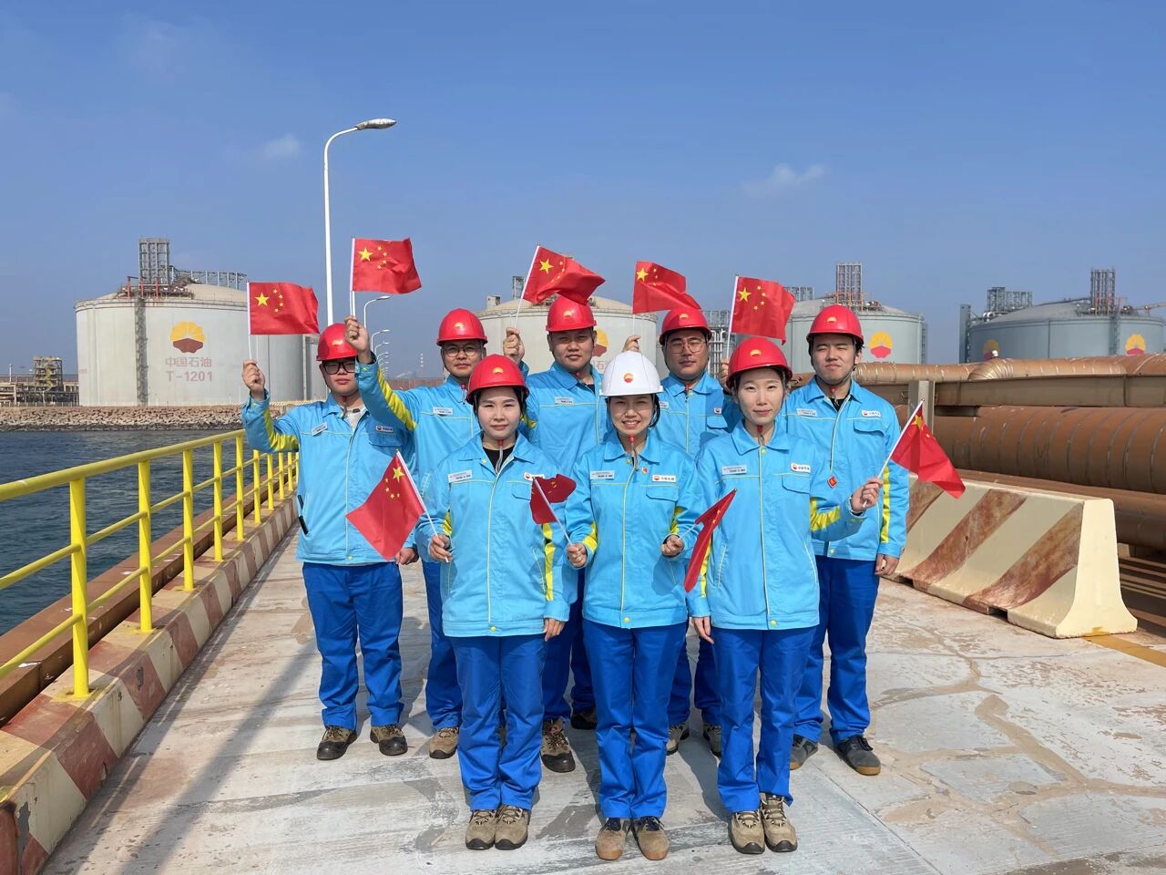 “12年海岛保供”！彭超：我们砸碎“洋拐杖”，挺起中国脊梁