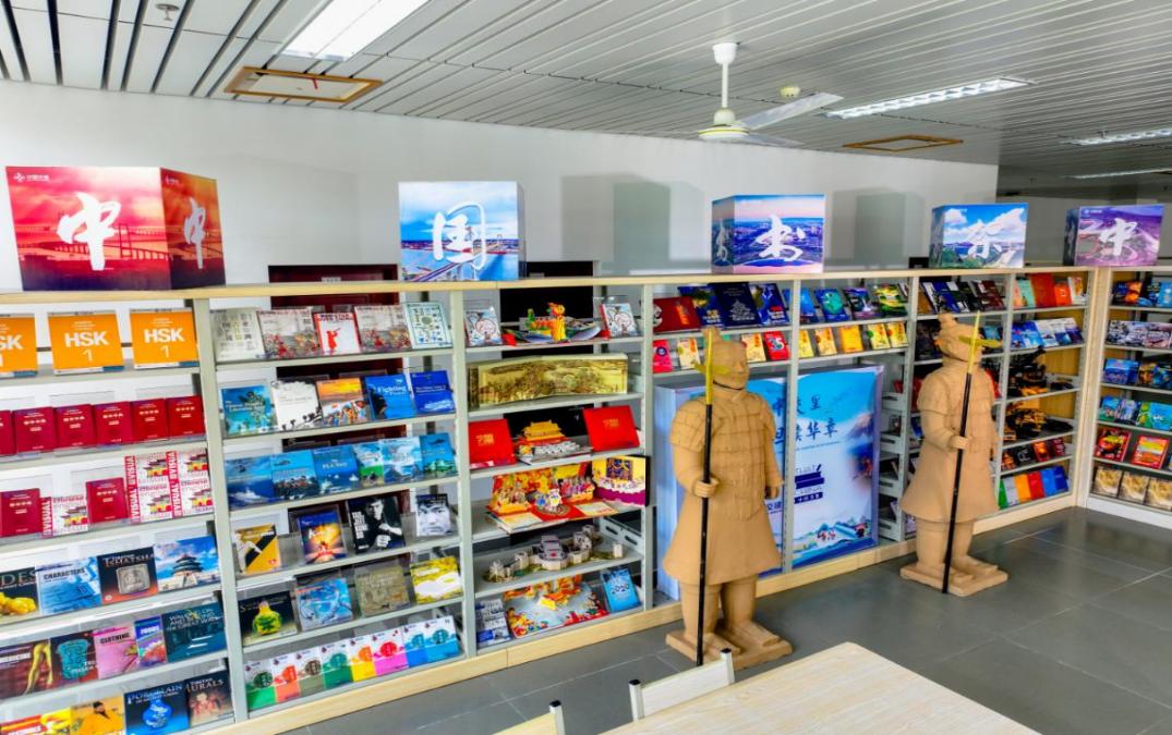 第三届“中国书架”活动在坦桑尼亚达累斯萨拉姆大学举办