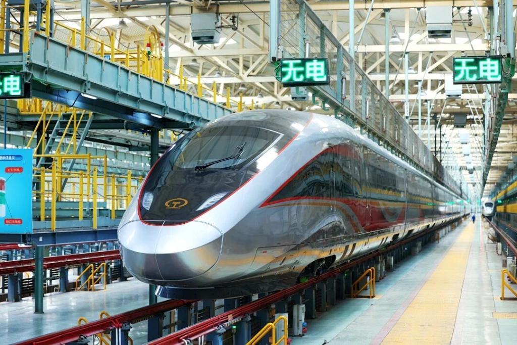 穿“羽绒服”贴“暖宝宝”，高铁这样抵御极寒天气