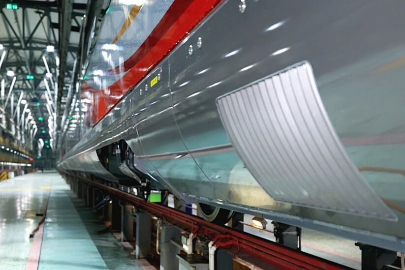 穿“羽绒服”贴“暖宝宝”，高铁这样抵御极寒天气