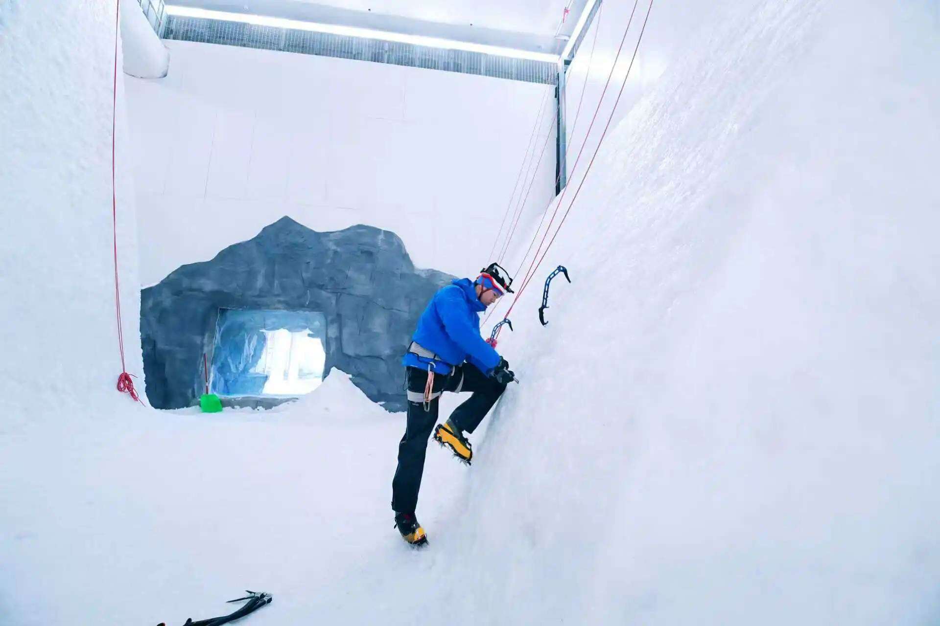 四季可攀！国内首家室内攀冰馆在成都未来科技城开业