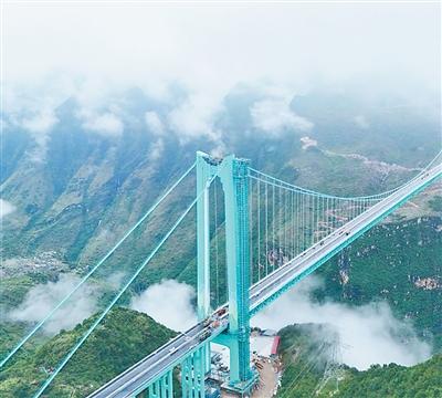 近4万根毫米级钢丝拉起世界第一高桥