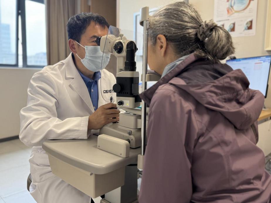 跨越山海的“光明守望”：爱尔眼科以硬核技术打破国界，让中国眼科智慧惠及全球