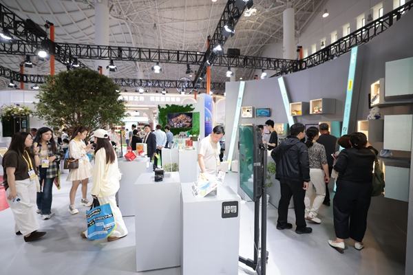 消博会观察|首发经济驶入年轻消费“快车道” 消博会观察|首发经济驶入年轻消费“快车道”