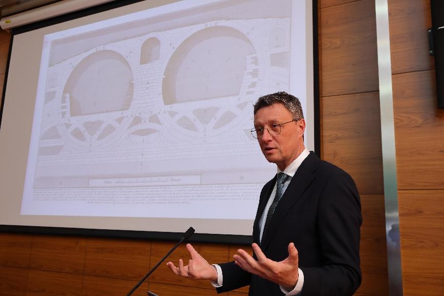 中外学者共探“明日科学” 《未来之问》中文版在京发布
