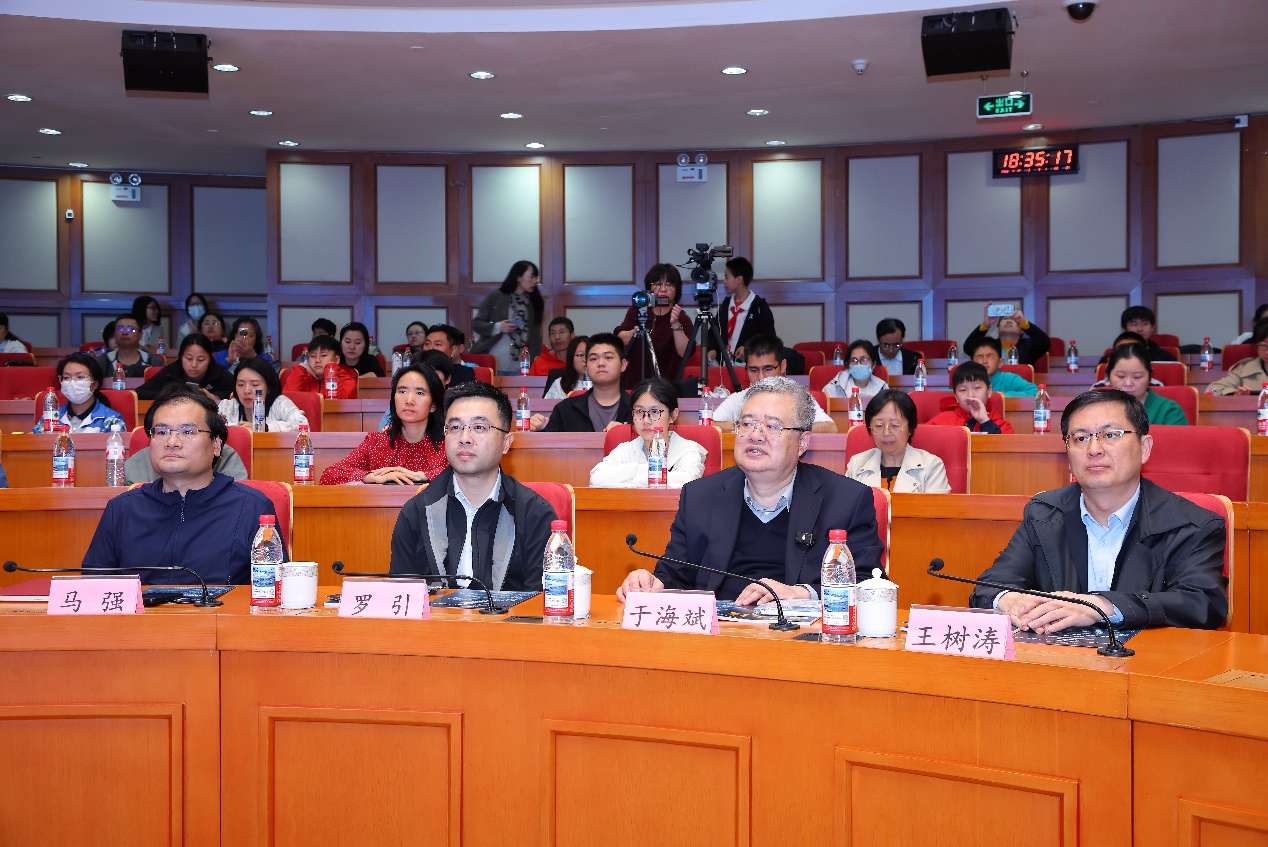 人工智能能让机器人拥有自主思维吗？院士专家开讲