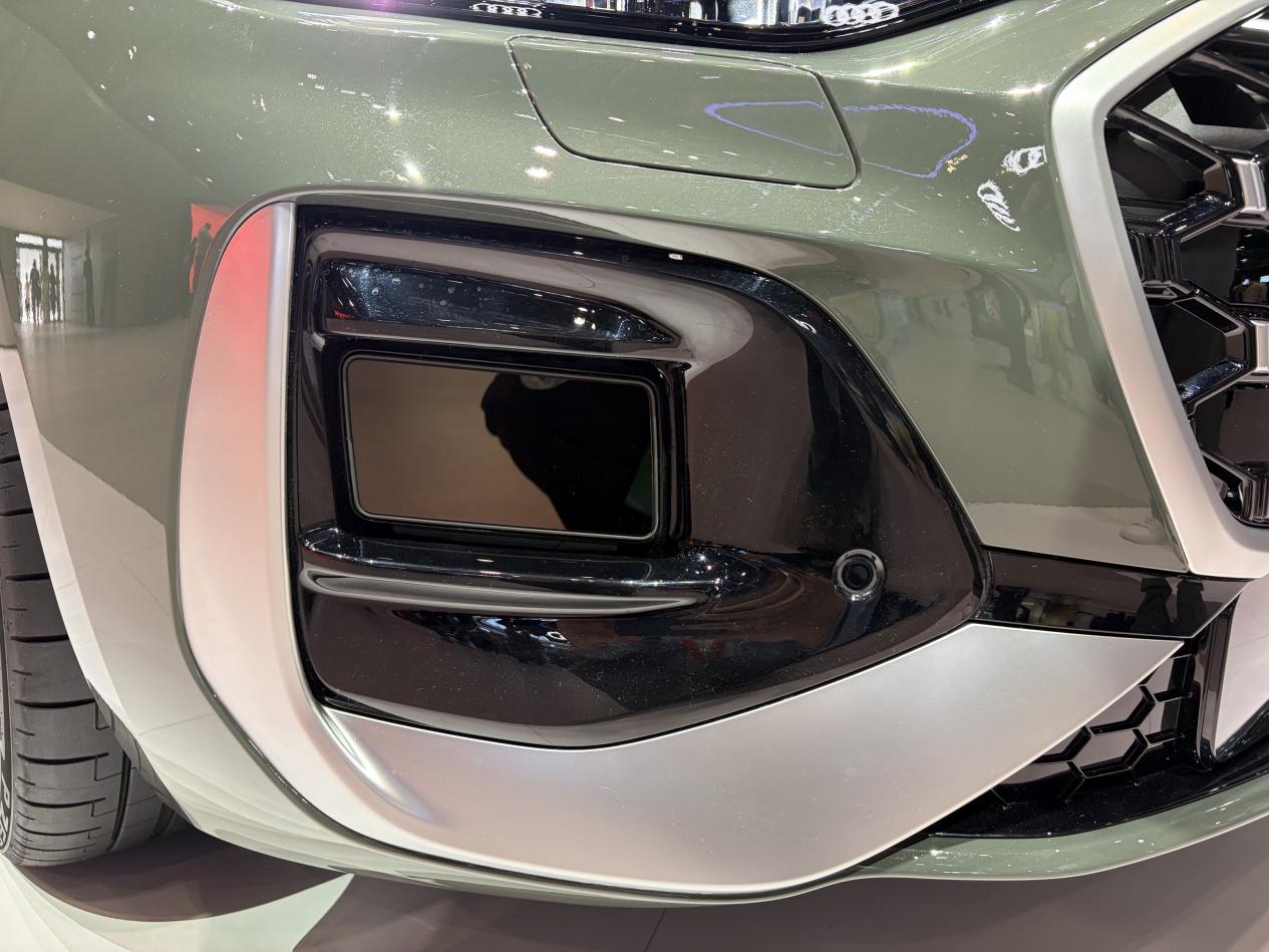 国产狂奔，国外狂追！外资车企集体“卷智能”