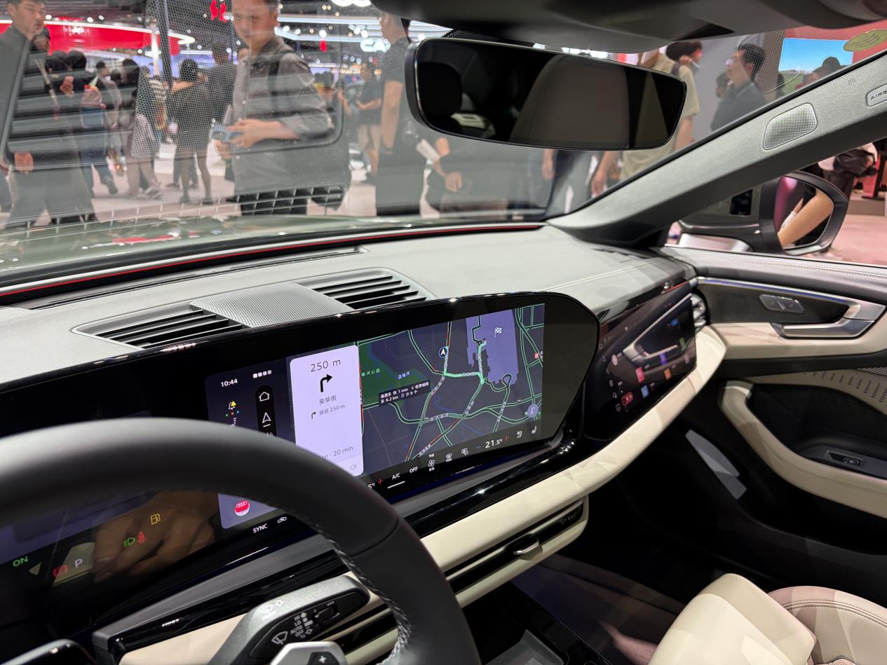 国产狂奔，国外狂追！外资车企集体“卷智能”