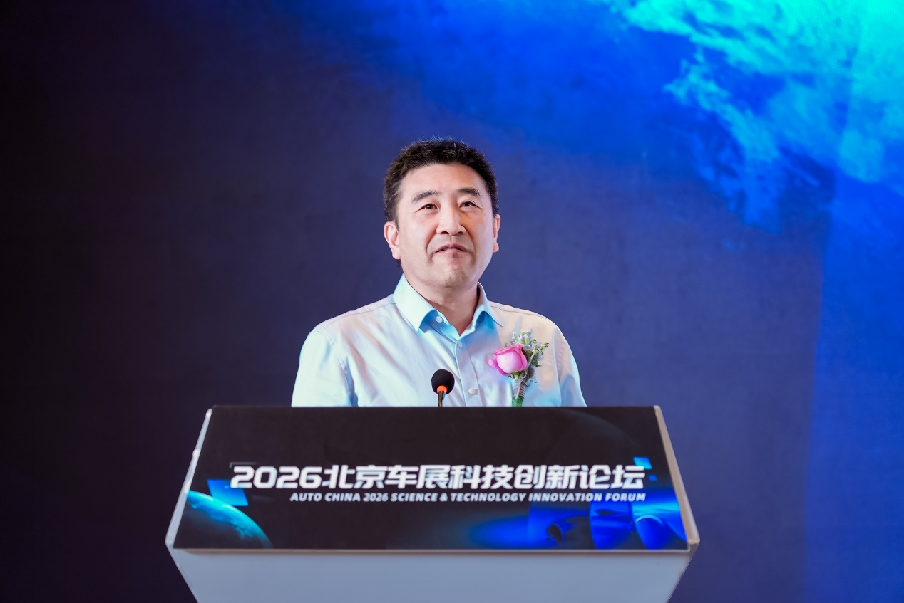 从“屏端内卷”到“全域交”互，智能座舱迎来范式跃迁