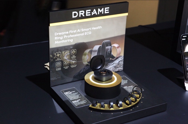 苹果联合创始人沃兹尼亚克，为一款中国手机站台