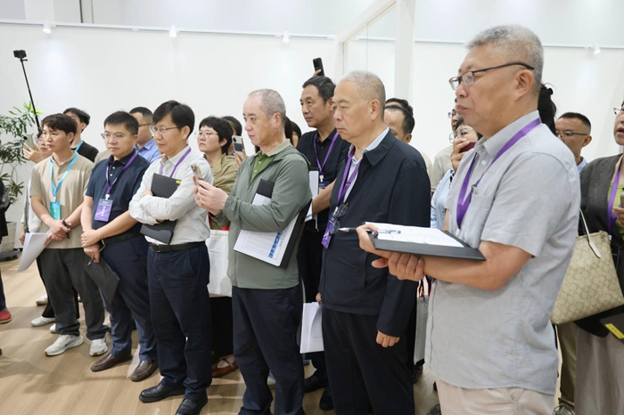 养老机器人真的“动起来”了! 养老机器人真的“动起来”了!