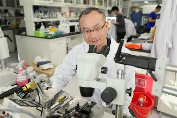 罗敏敏:在脑科学深处探寻“真相”