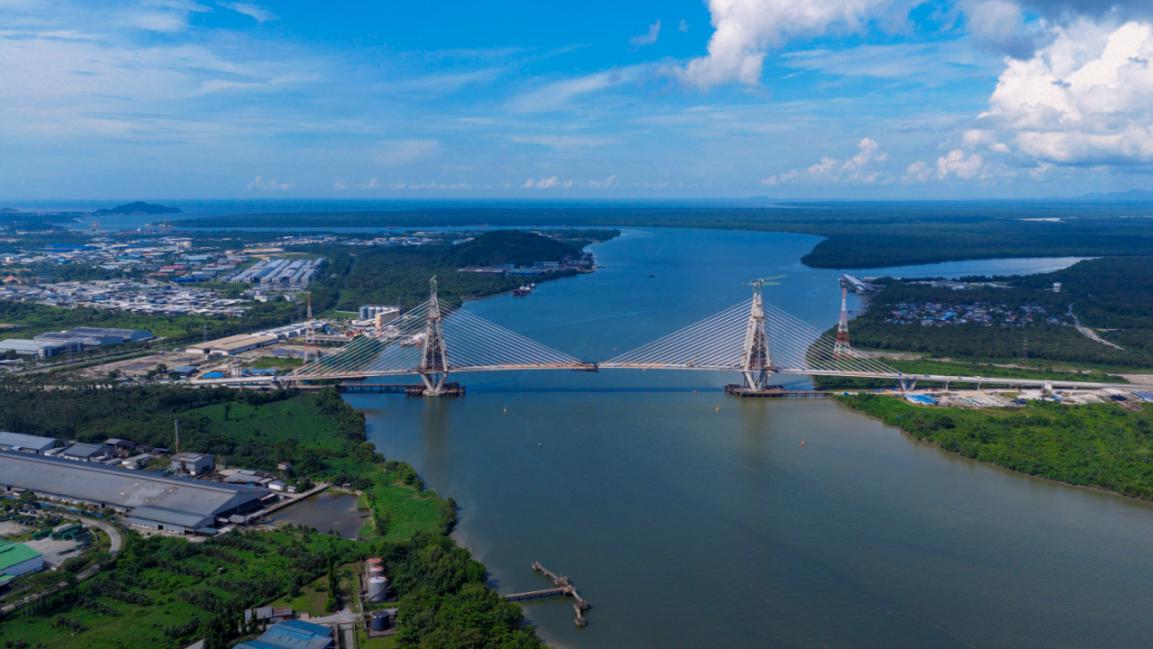 硬核出海！中企承建世界级跨海大桥完成关键中跨合龙