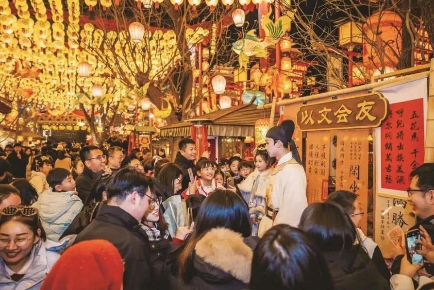 夜宿博物馆、徒步自然课……新玩法重构暑期亲子游市场