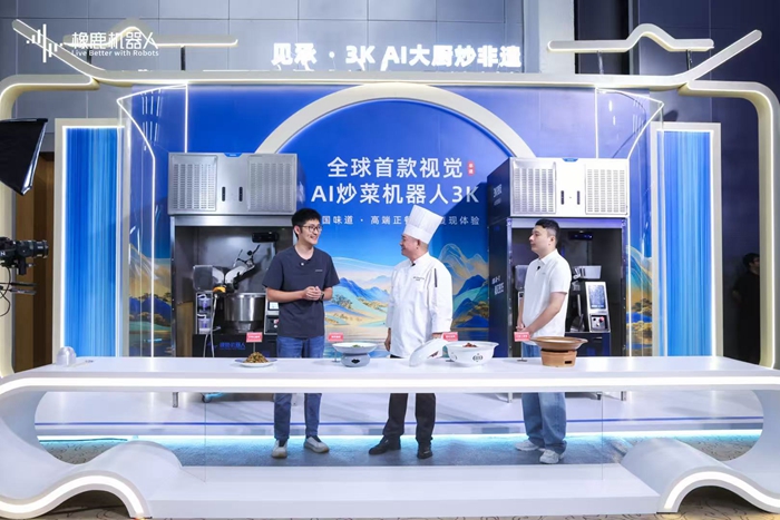 WRC 2026|从执行菜谱到理解烹饪,橡鹿烹饪机器人再进化 WRC 2026|从执行菜谱到理解烹饪,橡鹿烹饪机器人再进化