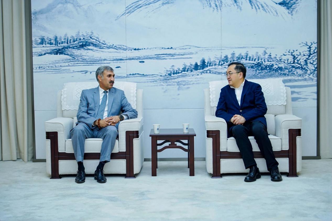 一根纤维连山海：武汉纺织大学特色学科赋能中巴务实合作