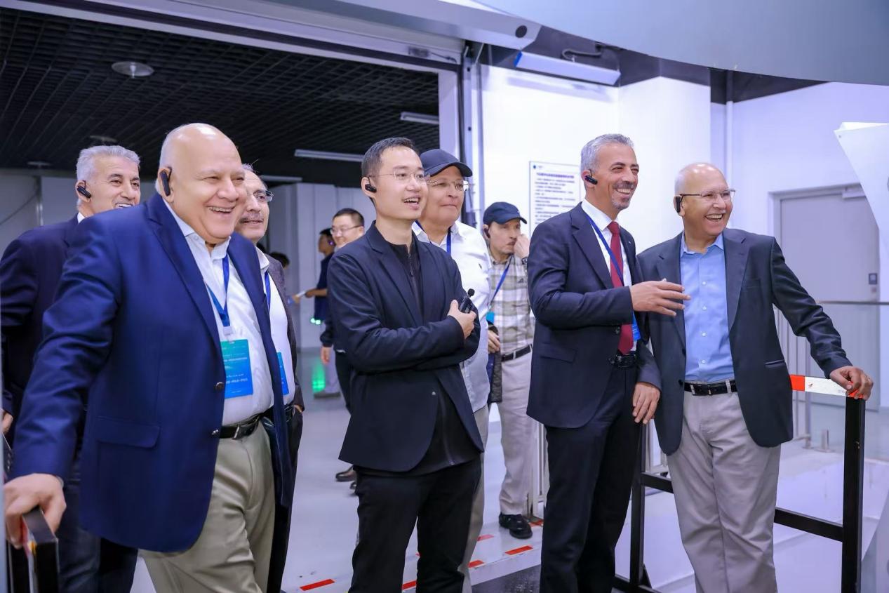 中阿工程师共探新能源汽车协同发展之路