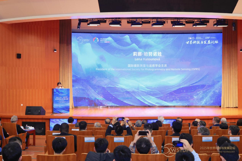 记者观察|全球AI治理,破局关键何在?——来自2025年世界科技与发展论坛的声音 记者观察|全球AI治理,破局关键何在?——来自2025年世界科技与发展论坛的声音