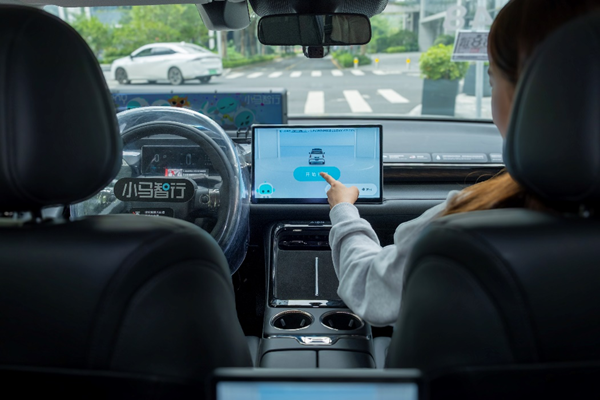 科技感拉满！小马智行第七代自动驾驶车辆正式投运