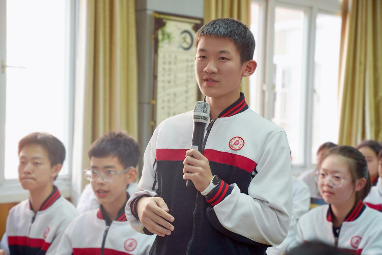 从“山外好奇”到“十年破壁”:一次跨越时代的信念接力——“科学家精神”系列宣讲活动走进武汉市培英中学