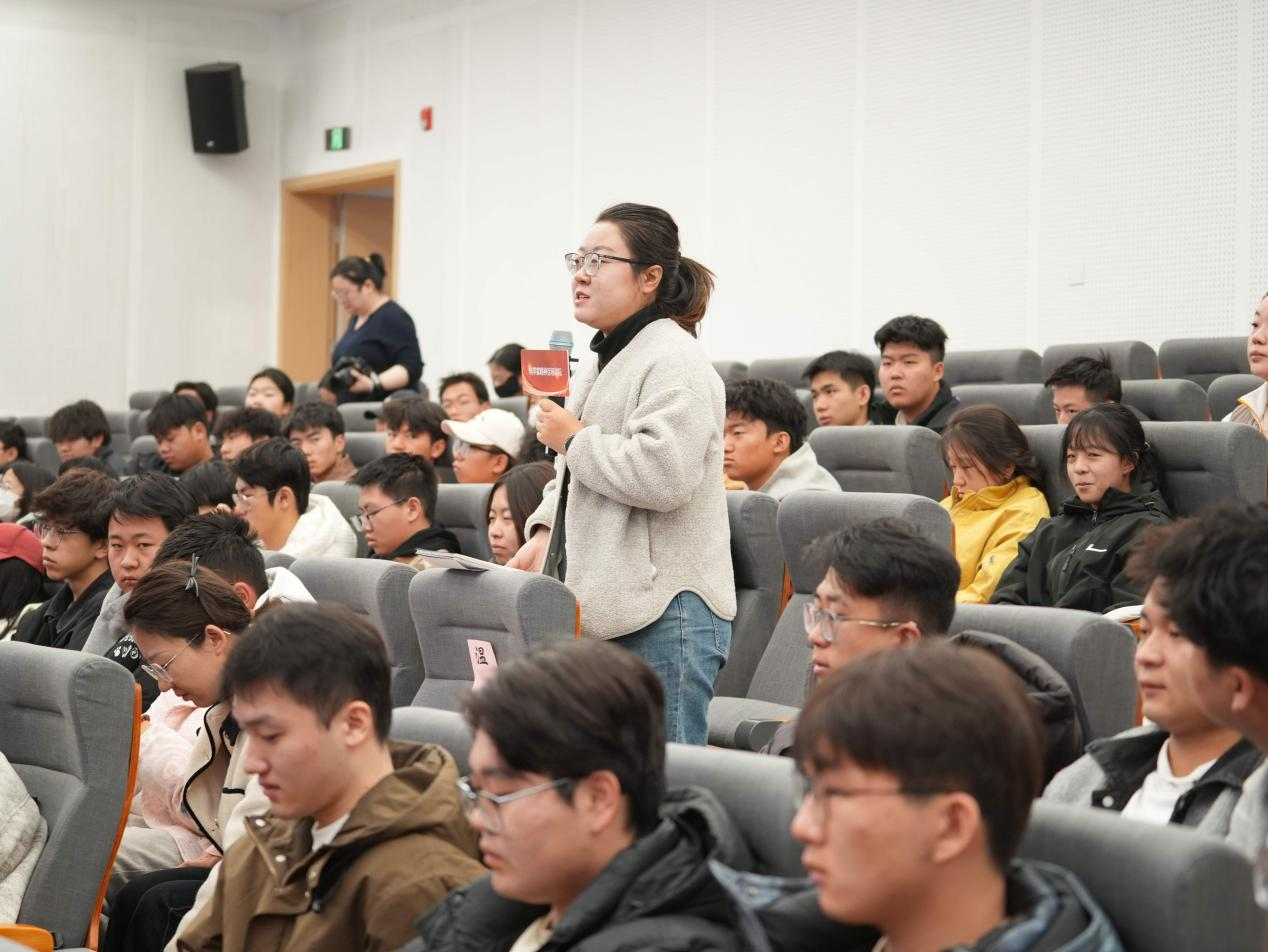 在荒漠“筑梦” 科学家精神百场讲坛走进青海理工学院