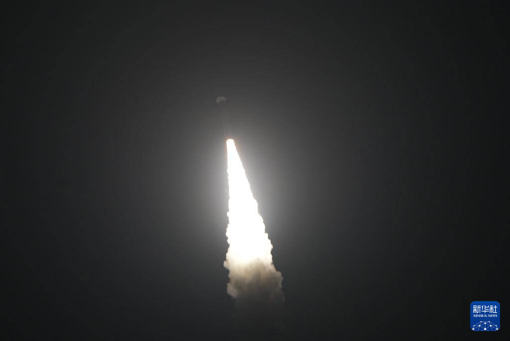 我国成功发射微厘空间02组卫星