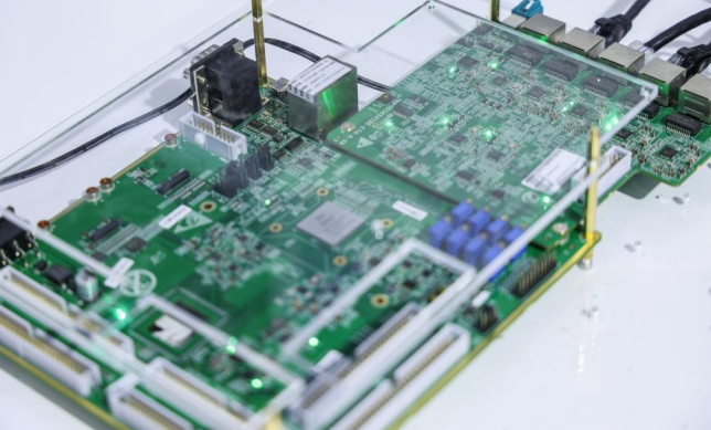 国产ZCU芯片迎来新突破，为智能汽车打造“区域智能中枢”