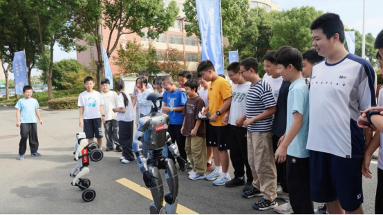 从长征出发地到教育之乡 “梦想未来”五站接力点亮AI课堂 从长征出发地到教育之乡 “梦想未来”五站接力点亮AI课堂
