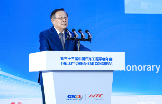 万钢：汽车行业必须回答好安全可靠、稳妥有序发展这道课题